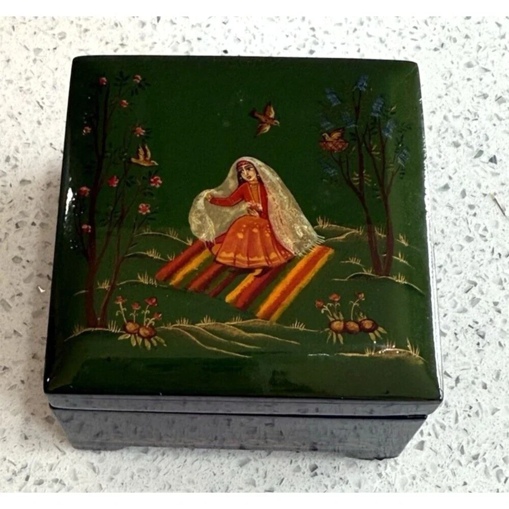 Russian Lacquer Jewelry Box Beautiful Hand Painted Design Made in Russia
